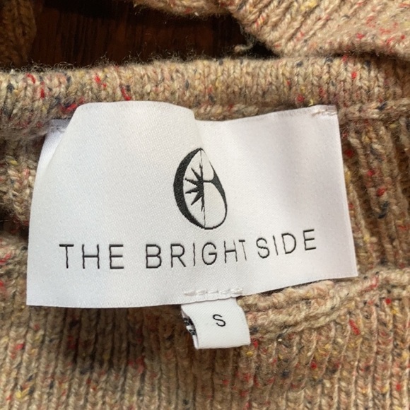 The Bright Side Wool Pearl Topanga Leisure Shorts and Wool Leisure Bra - Picture 7 of 12